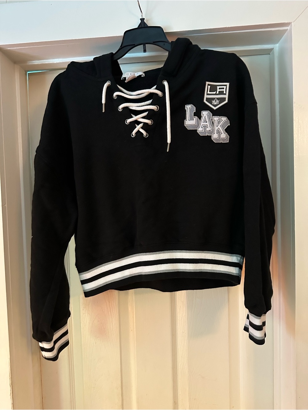 LA Kings Black Lace-Up Cropped Crew Sweatshirt